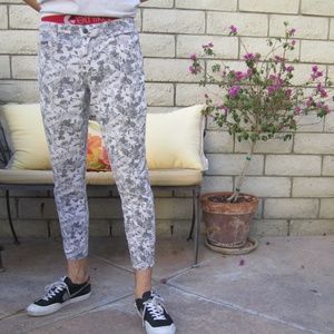 Forever 21 Premium Denim Floral Skinny jeans